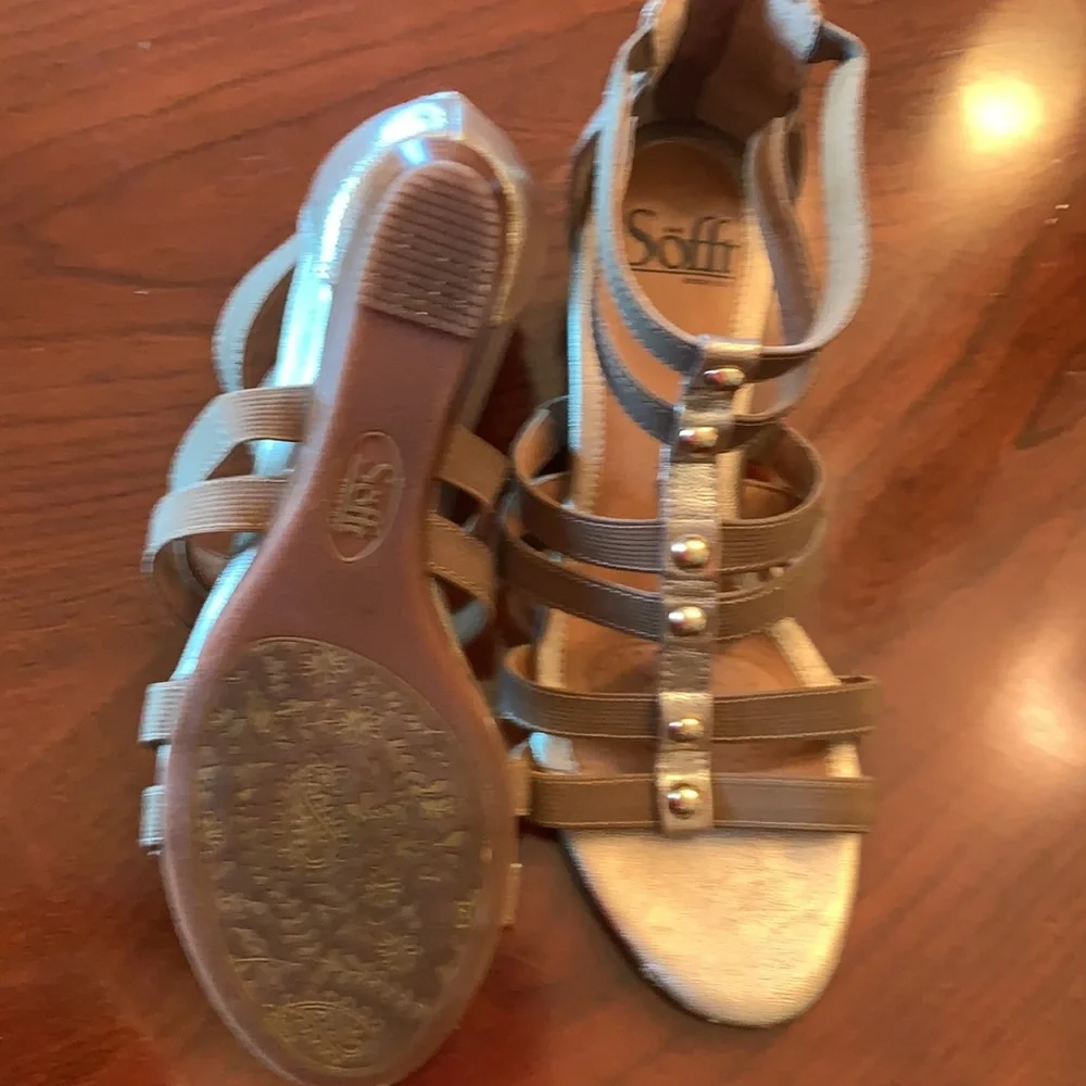 Womens gladiator sandals 6.5M by Sofft